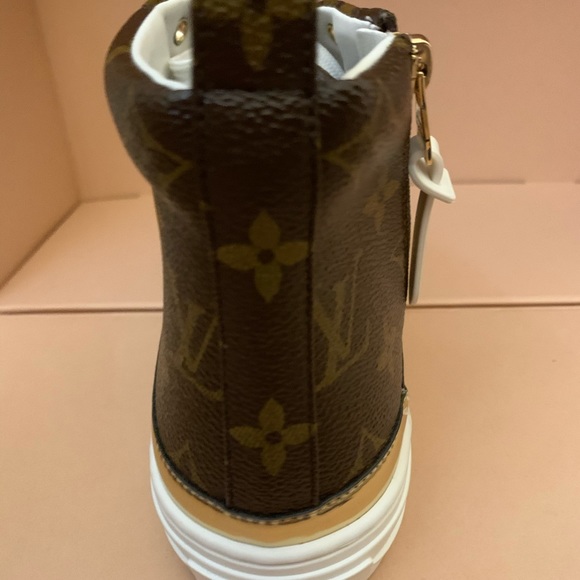 Louis Vuitton Stellar Sneaker - Picture 4 of 5